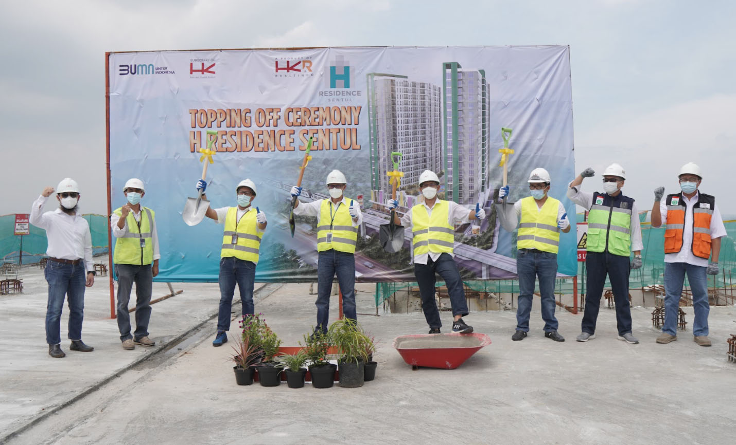 PT HKR LAKUKAN TOPPING OFF CEREMONY APARTEMEN H RESIDENCE SENTUL